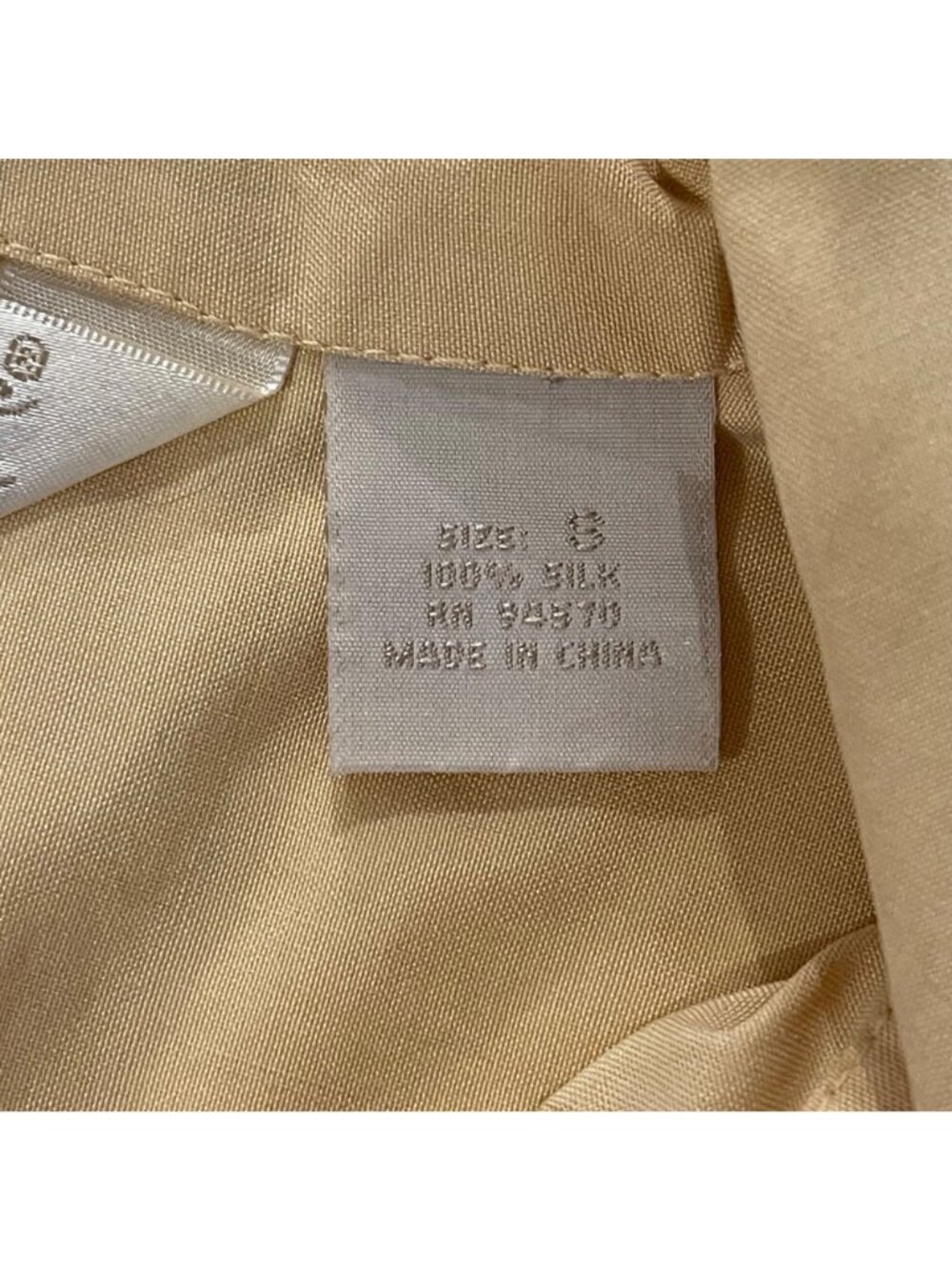 Peter Martin Silk Collection Petite Womens Beige Button-Up Shirt 100% Silk Size - Picture 7 of 10